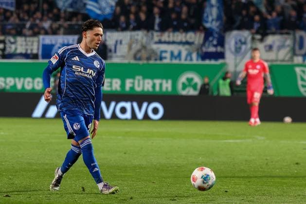Dejan Ljubicic 21 FC Schalke 04 in action, Spvgg Greuther Fuerth vs FC Schalke 04, Football, Men, 2 Bundesliga, Season 2025 2026, Second round, 24 Matchday, 28 02 2026 DFB regulations prohibit any use of photographs as image sequences and or quasi video Fuerth Bayern Germany Copyright: xkolbert-press MartinxAgüerax