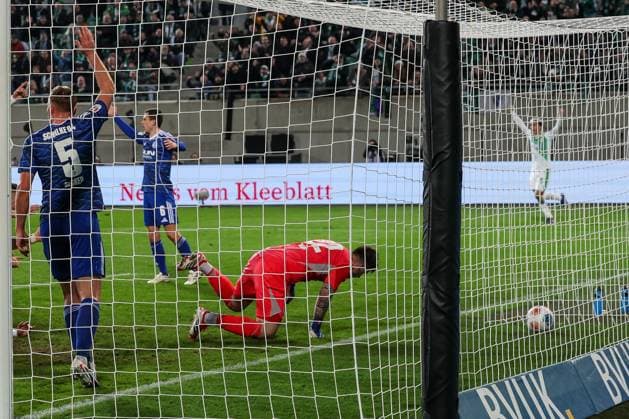 The goal by Dennis Srbeny 7 Spvgg Greuther Fuerth , not in the picture, goes into the goal, Kevin Mueller 22 FC Schalke 04 powerless, The goal is disallowed by the VAR because of offside, Timo Becker 5 FC Schalke 04 indicates offside, Spvgg Greuther Fuerth vs FC Schalke 04, Football, Men, 2 Bundesliga, Season 2025 2026, Second round, Matchday 24, 28 02 2026 DFB regulations prohibit any use of photographs as image sequences and or quasi video Fuerth Bayern Germany Copyright: xkolbert-press MartinxAgüerax