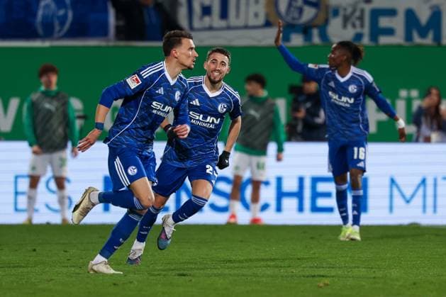Dejan Ljubicic 21 FC Schalke 04 , left, celebrates his goal for 1 1, with Hasan Kurucay 4 FC Schalke 04 , Spvgg Greuther Fuerth vs FC Schalke 04, Football, Men, 2 Bundesliga, Season 2025 2026, Second round, 24 Matchday, 28 02 2026 DFB regulations prohibit any use of photographs as image sequences and or quasi video Fuerth Bayern Germany Copyright: xkolbert-press MartinxAgüerax