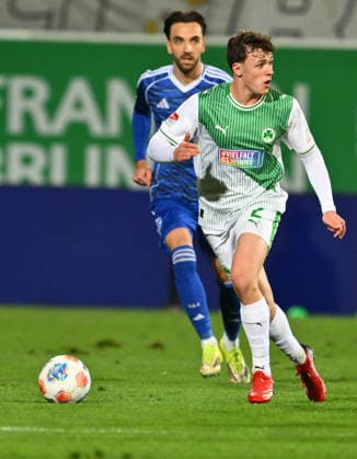 28 02 2026 Soccer Season 2025 2026 2 Soccer Bundesliga 24 Matchday SpVgg Greuther Fürth Kleeblatt SGF FC Schalke 04 Sportfoto Zink xwoxzix DFL regulations prohibit any use of photographs as image sequences and or quasi video only for editorial use Lukas Reich 2, SpVgg Greuther Fürth Kenan Karaman 19, FC Schalke 04 S04