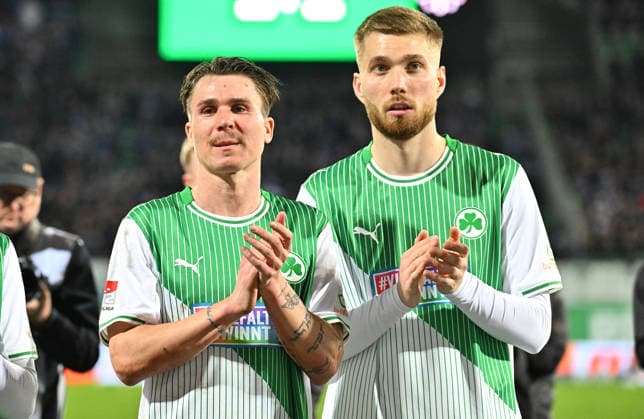 28 02 2026 Soccer Season 2025 2026 2 Soccer Bundesliga 24 Matchday SpVgg Greuther Fürth Kleeblatt SGF FC Schalke 04 Sportfoto Zink MeZi xmexzix DFL regulations prohibit any use of photographs as image sequences and or quasi video only for editorial use Felix Klaus 30, SpVgg Greuther Fürth Doni Edon Arifi 28, SpVgg Greuther Fürth, right disappointed disappointment after the end of the match