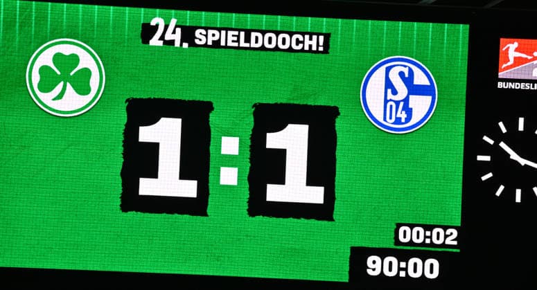 28 02 2026 Soccer Season 2025 2026 2 Soccer Bundesliga 24 Matchday SpVgg Greuther Fürth Kleeblatt SGF FC Schalke 04 Sportfoto Zink xwoxzix DFL regulations prohibit any use of photographs as image sequences and or quasi video only for editorial use Final result on scoreboard