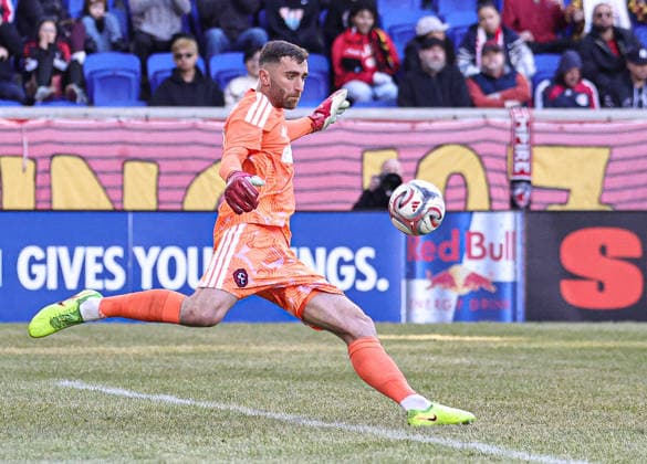 February 28, 2026, Harrison, New Jersey, USA: New England Revolution goaltender Matt Turner (30) kicks the ball out of the goal at Sports Illustrated Stadium. MLS, Fussball Herren, USA 2026: New England Revolution 0:1 New York Red Bulls  - ZUMAs325 20260228_zsp_s325_026 Copyright: xJessxStilesx