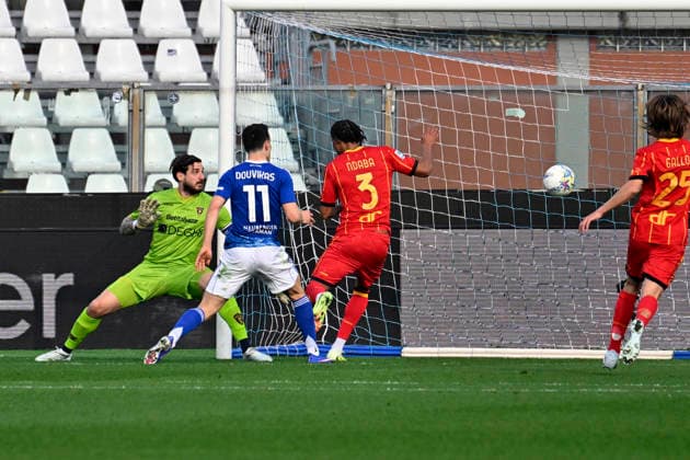 GOL, GOAL, ANASTASIOS DOUVIKAS, Como, Serie A 2025-26, Como-Lecce 3-1, scores goal SERIE A 2025-26 COMO-LECCE 3-1