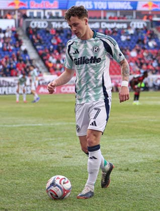 February 28, 2026, Harrison, New Jersey, USA: New England Revolution forward Griffin Yow (7) prepares for a corner kick at Sports Illustrated Stadium. Harrison USA - ZUMAs325 20260228_zsp_s325_074 Copyright: xJessxStilesx
