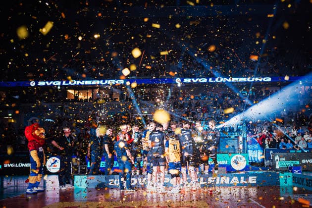 DVV Cup VfB Friedrichshafen SVG Lüneburg 28 02 2026 Award ceremony SVG Lüneburg, winner photo volleyball, Zoi DVV Cup final VfB Friedrichshafen vs SVG Lüneburg on 28 02 2026 in the SAP Arena, Mannheim Copyright: xBEAUTIFULxSPORTS Tonhäuserx