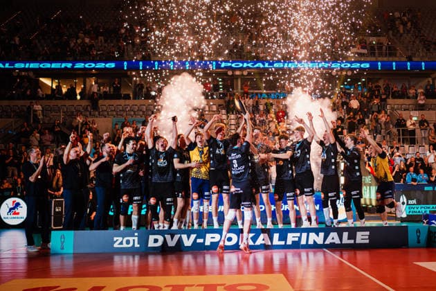 DVV Cup VfB Friedrichshafen SVG Lüneburg 28 02 2026 Award ceremony SVG Lüneburg, winner photo volleyball, Zoi DVV Cup final VfB Friedrichshafen vs SVG Lüneburg on 28 02 2026 in the SAP Arena, Mannheim Copyright: xBEAUTIFULxSPORTS Tonhäuserx