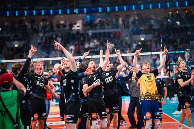 DVV Pokal VfB Friedrichshafen SVG Lüneburg 28 02 2026 SVG Lüneburg wins its first ever title and celebrates volleyball, Zoi DVV Pokal Final VfB Friedrichshafen vs SVG Lüneburg on 28 02 2026 at the SAP Arena, Mannheim Copyright: xBEAUTIFULxSPORTS Tonhäuserx