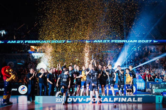 DVV Cup VfB Friedrichshafen SVG Lüneburg 28 02 2026 Award ceremony SVG Lüneburg, winner photo volleyball, Zoi DVV Cup final VfB Friedrichshafen vs SVG Lüneburg on 28 02 2026 in the SAP Arena, Mannheim Copyright: xBEAUTIFULxSPORTS Tonhäuserx