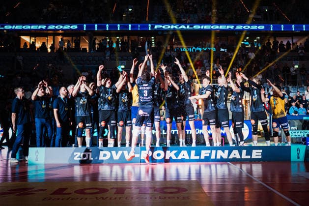 DVV Cup VfB Friedrichshafen SVG Lüneburg 28 02 2026 Award ceremony SVG Lüneburg, winner photo volleyball, Zoi DVV Cup final VfB Friedrichshafen vs SVG Lüneburg on 28 02 2026 in the SAP Arena, Mannheim Copyright: xBEAUTIFULxSPORTS Tonhäuserx