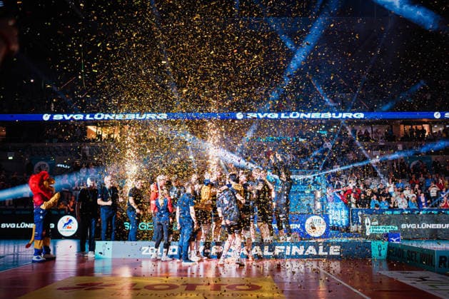 DVV Cup VfB Friedrichshafen SVG Lüneburg 28 02 2026 Award ceremony SVG Lüneburg, winner photo volleyball, Zoi DVV Cup final VfB Friedrichshafen vs SVG Lüneburg on 28 02 2026 in the SAP Arena, Mannheim Copyright: xBEAUTIFULxSPORTS Tonhäuserx