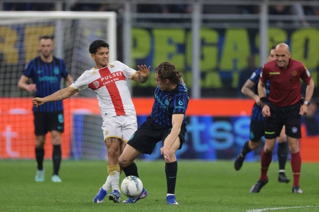 Milan, Italy, 28th February 2026. Francesco Pio Esposito of FC Internazionale challenges Alexandro Amorim De Freitas of Genoa CFC during the Internazionale vs Genoa Serie A match at Giuseppe Meazza, Milan. Picture credit should read: Jonathan Moscrop Sportimage EDITORIAL USE ONLY. No use with unauthorised audio, video, data, fixture lists, club league logos or live services. Online in-match use limited to 120 images, no video emulation. No use in betting, games or single club league player publications. SPI_033_INTER_GENOA_ SPI-4553-0031