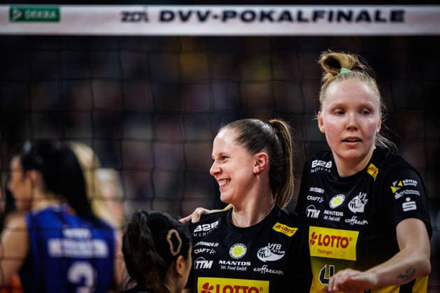 28 02 2026, SAP Arena, Mannheim Volleyball, DVV Cup Final, VfB Suhl LOTTO Thüringen Thueringen vs Allianz MTV Stuttgart Lara Nagels 3 Suhl , Roosa Laakonen 4 Suhl