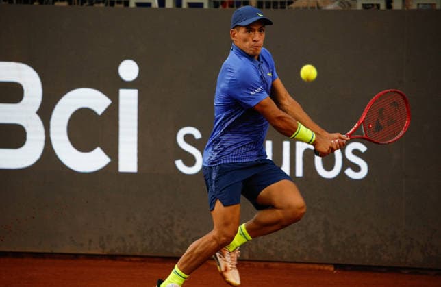 Chile Open 2026 ATP, Tennis Herren 250) Sebastian Baez of Argentina competes in his singles semifinal match against Luciano Darderi of Italy at the Chile Open 2026 (ATP 250) held at Court Central of San Carlos de Apoquindo in Santiago, Chile, on February 28, 2026. Santiago Chile  Copyright: xReinaldoxUbillax originalFilename:ubilla-notitle260228_np4MK.jpg