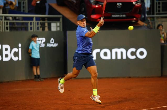 Chile Open 2026 ATP, Tennis Herren 250) Sebastian Baez of Argentina competes in his singles semifinal match against Luciano Darderi of Italy at the Chile Open 2026 (ATP 250) held at Court Central of San Carlos de Apoquindo in Santiago, Chile, on February 28, 2026. Santiago Chile  Copyright: xReinaldoxUbillax originalFilename:ubilla-notitle260228_npXVE.jpg