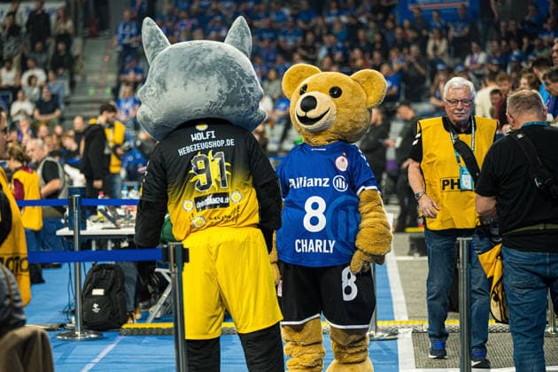 Volleyball I Women I Season 2025 2026 I Zoi DVV Cup Final I VfB Suhl LOTTO Thüringen Allianz MTV Stuttgart I 28 02 2026 Mascots Charly Allianz MTV Stuttgart and Wolfi VfB Suhl LOTTO Thüringen, 1 on the sidelines Copyright: xLobeca Björn-OlexKehmx