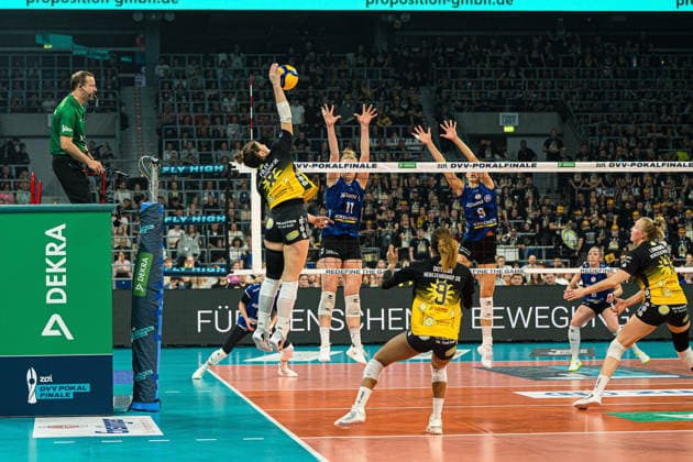 Volleyball I Women I Season 2025 2026 I Zoi DVV Cup Final I VfB Suhl LOTTO Thüringen Allianz MTV Stuttgart I 28 02 2026 Attack Mackenzie Foley VfB Suhl LOTTO Thüringen, 8 against block Pauline Martin 11, Allianz MTV Stuttgart and Anna Koulberg 9, Allianz MTV Stuttgart Copyright: xLobeca Björn-OlexKehmx