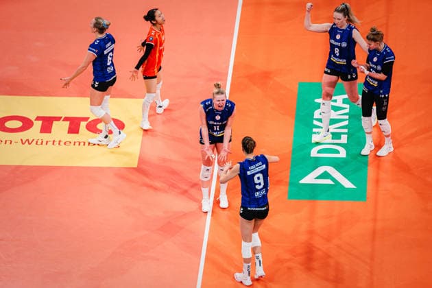 DVV Cup VfB Suhl Lotto Thüringen Allianz MTV Stuttgart 28 02 2026 Pauline Martin 11, Allianz MTV Stuttgart cheers Anna Koulberg 9, Allianz MTV Stuttgart Volleyball, Zoi DVV Cup Final VfB Suhl LOTTO Thüringen vs Allianz MTV Stuttgart on 28 02 2026 at SAP Arena, Mannheim Copyright: xBEAUTIFULxSPORTS Tonhäuserx