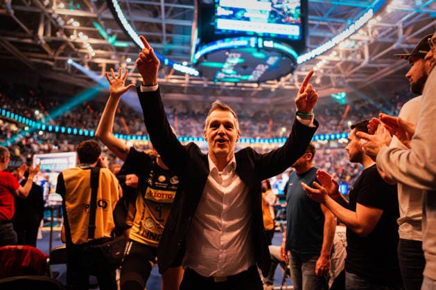 DVV Cup VfB Suhl Lotto Thüringen Allianz MTV Stuttgart 28 02 2026 Laszlo Hollosy Coach VfB Suhl LOTTO Thüringen celebrates winning the cup Volleyball, Zoi DVV Cup Final VfB Suhl LOTTO Thüringen vs Allianz MTV Stuttgart on 28 02 2026 at the SAP Arena, Mannheim Copyright: xBEAUTIFULxSPORTS Tonhäuserx