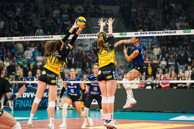 Volleyball I Women I Season 2025 2026 I Zoi DVV Cup Final I VfB Suhl LOTTO Thüringen Allianz MTV Stuttgart I 28 02 2026 Block Laura Berger VfB Suhl LOTTO Thüringen, 11 , Monika Brancuska VfB Suhl LOTTO Thüringen, 25 Copyright: xLobeca Björn-OlexKehmx