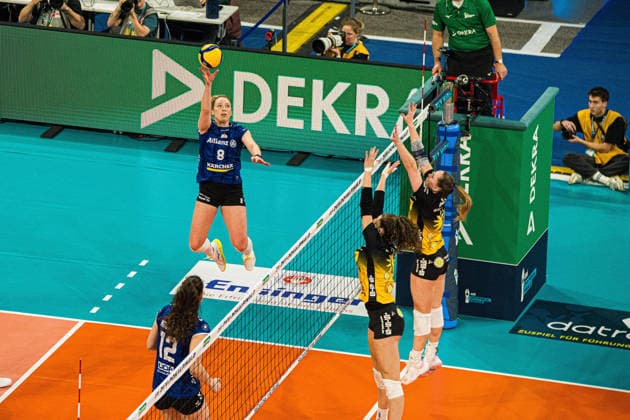 Volleyball I Women I Season 2025 2026 I Zoi DVV Cup Final I VfB Suhl LOTTO Thüringen Allianz MTV Stuttgart I 28 02 2026 Attack Eleanor Joyce Holthaus 8, Allianz MTV Stuttgart Copyright: xLobeca Björn-OlexKehmx