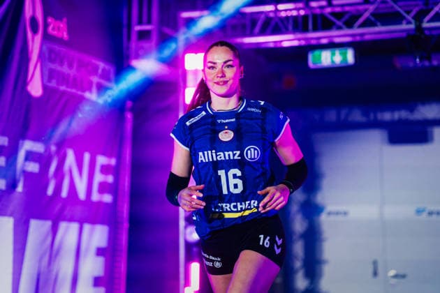 DVV Pokal VfB Suhl Lotto Thüringen Allianz MTV Stuttgart 28 02 2026 Mikala Mogensen 16, Allianz MTV Stuttgart runs in volleyball, Zoi DVV Pokal Final VfB Suhl LOTTO Thüringen vs Allianz MTV Stuttgart on 28 02 2026 at the SAP Arena, Mannheim Copyright: xBEAUTIFULxSPORTS Tonhäuserx