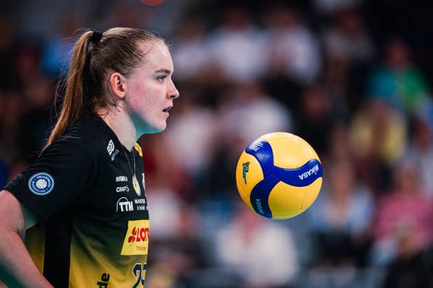 DVV Cup VfB Suhl Lotto Thüringen Allianz MTV Stuttgart 28 02 2026 Monika Brancuska VfB Suhl LOTTO Thüringen, 25 before the serve Volleyball, Zoi DVV Cup Final VfB Suhl LOTTO Thüringen vs Allianz MTV Stuttgart on 28 02 2026 at SAP Arena, Mannheim Copyright: xBEAUTIFULxSPORTS Tonhäuserx