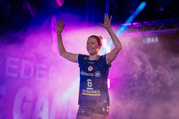 DVV Pokal VfB Suhl Lotto Thüringen Allianz MTV Stuttgart 28 02 2026 Antonia Stautz 6, Allianz MTV Stuttgart runs in Volleyball, Zoi DVV Pokal Final VfB Suhl LOTTO Thüringen vs Allianz MTV Stuttgart on 28 02 2026 at the SAP Arena, Mannheim Copyright: xBEAUTIFULxSPORTS Tonhäuserx