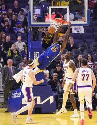 (260301) -- SAN FRANCISCO, March 1, 2026 -- Draymond Green (Above) of Golden State Warriors dunks during the 2025-2026 NBA, Basketball Herren, USA regular season basketball game between Los Angeles Lakers and Golden State Warriors in San Francisco, the United States, Feb. 28, 2026. (Photo by Xinhua) (SP)U.S.-SAN FRANCISCO-BASKETBALL-NBA-LAKERS VS WARRIORS DongxXudong 