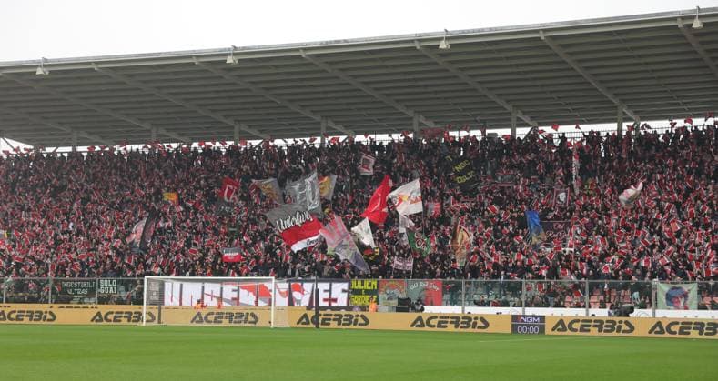 Cremonese s supporters during the Serie A soccer match between Cremonese and Milan at the Giovanni Zini Stadium in Cremona Italy - Sunday, 1 march 2026. - Soccer .  Copyright: xAlbertoxMariani LaPressex