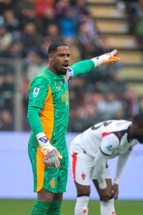 March 1, 2026, Cremona: AC Milan s Mike Maignan gestures during the italian soccer,Serie A match between US Cremonese vs AC Milan on March 01, 2026 at the Giovanni Zini stadium in Cremona, Italy. ANSA Serie A: Cremonese-Milan  - ZUMAa110 20260301_zaf_a110_101 Copyright: xDavidexCasentinix