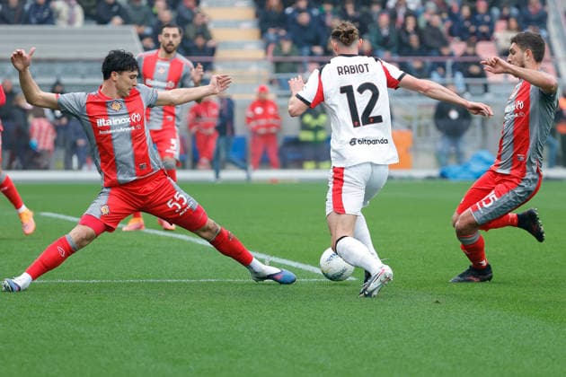 1st March 2026; Stadio Giovanni Zini, Cremona, Lombardy, Italy, Serie A Football, Cremonese versus AC Milan; Adrien Rabiot of AC Milan under pressure from Francesco Folino of US Cremonese  EmanuelexPennacchio