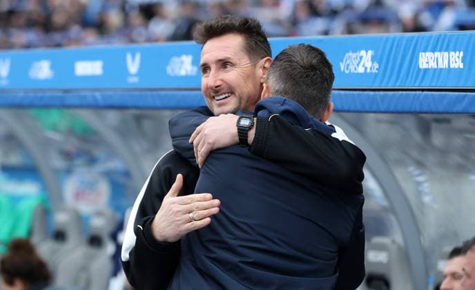 Coach Stefan Leitl welcomes coach Miroslav Klose Action upper body Sport Soccer Football DFL 2 Bundesliga Men 24 Matchday Season 2025 2026 01 03 2026 Hertha BSC Berlin vs 1 FC Nürnberg FCN DFL regulations prohibit any use of photographs as image sequences and or quasi video