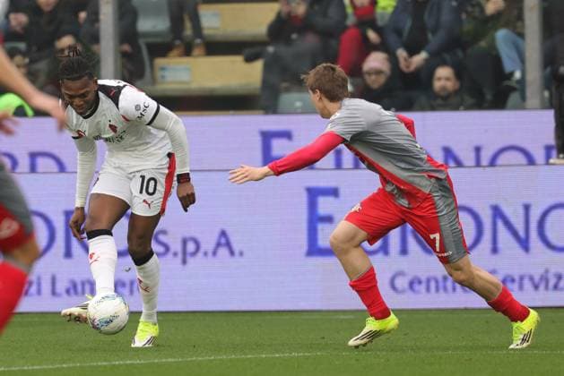 Milan s Rafael Leao in action during the Serie A soccer match between Cremonese and Milan at the Giovanni Zini Stadium in Cremona Italy - Sunday, 1 march 2026. - Soccer .  Copyright: xAlbertoxMariani LaPressex