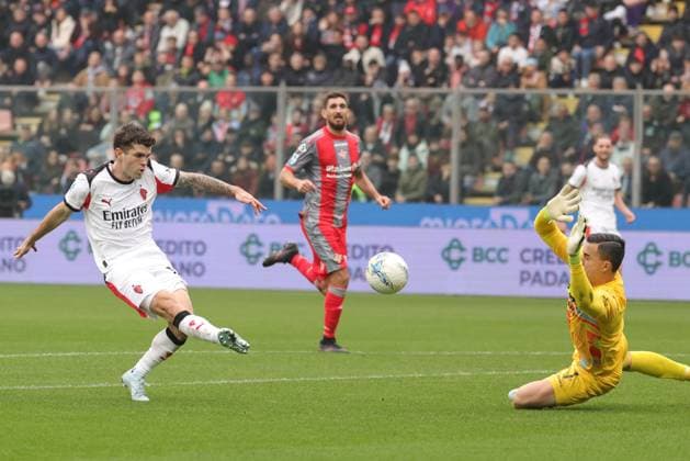Milan s Christian Pulisic scoring chance during the Serie A soccer match between Cremonese and Milan at the Giovanni Zini Stadium in Cremona Italy - Sunday, 1 march 2026. - Soccer .  Copyright: xAlbertoxMariani LaPressex