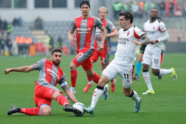 Christian Pulisic of AC Milan under pressure from Matteo Bianchetti of US Cremonese during the match of 6th day of the Serie A Championship between US Cremonese vs AC Milan at the Giovanni Zini Stadium on 1 March 2026 in Cremona, CR.  Copyright: xEmanuelexPennacchio IPAxSportx xipa-agency.netx xx IPA_72210684 IPA_Agency_IPA72210684
