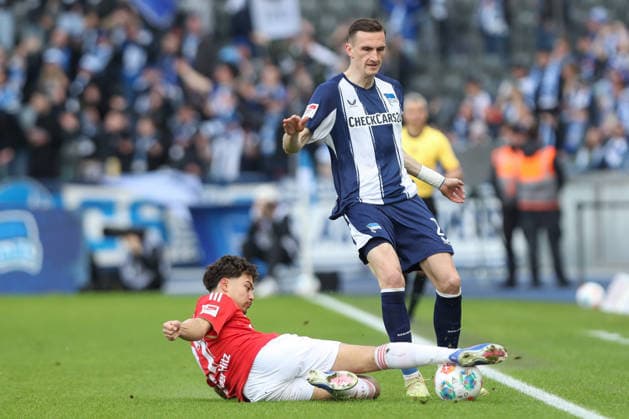 01 03 2026, xtgx, Soccer 2 Bundesliga Hertha BSC Berlin 1 FC Nuernberg emspor, v l Berkay Yilmaz Nuernberg, 21 , Niklas Kolbe Hertha, 27 duel, fight, tackle DFL DFB REGULATIONS PROHIBIT ANY USE OF PHOTOGRAPHS as IMAGE SEQUENCES and or QUASI VIDEO Berlin