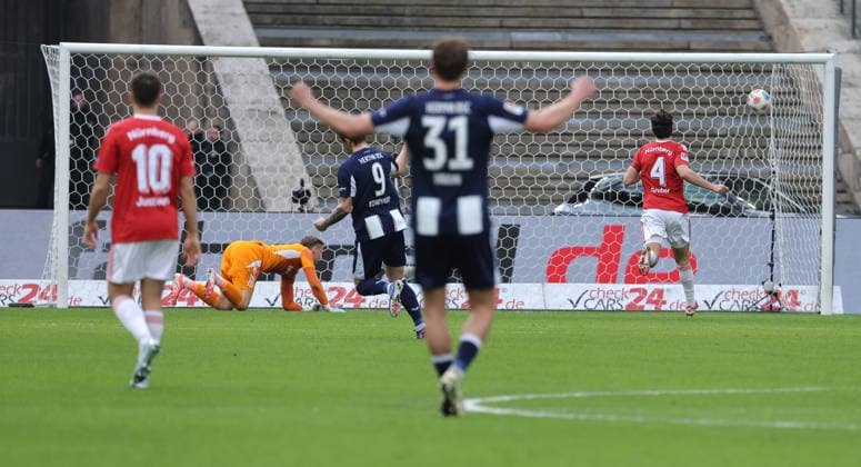 Goalkeeper Jan Reichert concedes the goal for 1 0 by Josip Brekalo not in the picture Sports Soccer Football DFL 2 Bundesliga Men 24 Matchday Season 2025 2026 01 03 2026 Hertha BSC Berlin vs 1 FC Nürnberg FCN DFL regulations prohibit any use of photographs as image sequences and or quasi video