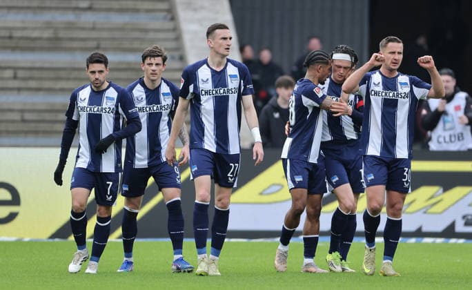 li Josip Brekalo 7 cheers after 1 0 with teammates joy emotion jubilation sport soccer soccer DFL 2 Bundesliga men 24 matchday season 2025 2026 01 03 2026 Hertha BSC Berlin vs 1 FC Nürnberg FCN DFL regulations prohibit any use of photographs as image sequences and or quasi video