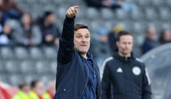 Coach Stefan Leitl gives instructions Action upper body Sport Soccer Football DFL 2 Bundesliga Men 24 Matchday Season 2025 2026 01 03 2026 Hertha BSC Berlin vs 1 FC Nürnberg FCN DFL regulations prohibit any use of photographs as image sequences and or quasi video