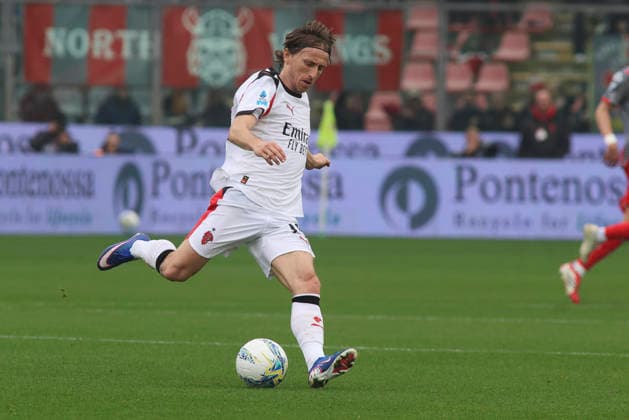 March 1, 2026, Cremona: AC Milan s Luka Modric plays the ball during the italian soccer,Serie A match between US Cremonese vs AC Milan on March 01, 2026 at the Giovanni Zini stadium in Cremona, Italy. ANSA Serie A: Cremonese-Milan  - ZUMAa110 20260301_zaf_a110_136 Copyright: xDavidexCasentinix