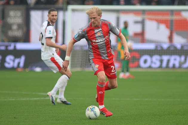 March 1, 2026, Cremona: US Cremonese s Morten Thorsby plays the ball during the italian soccer,Serie A match between US Cremonese vs AC Milan on March 01, 2026 at the Giovanni Zini stadium in Cremona, Italy. ANSA Serie A: Cremonese-Milan  - ZUMAa110 20260301_zaf_a110_143 Copyright: xDavidexCasentinix