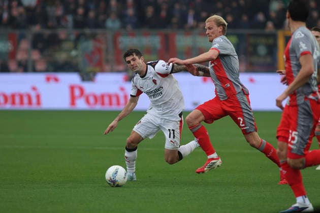 March 1, 2026, Cremona: AC Milan s Christian Pulisic battles for the ball with US Cremonese s Morten Thorsby during the italian soccer,Serie A match between US Cremonese vs AC Milan on March 01, 2026 at the Giovanni Zini stadium in Cremona, Italy. ANSA Serie A: Cremonese-Milan  - ZUMAa110 20260301_zaf_a110_152 Copyright: xDavidexCasentinix