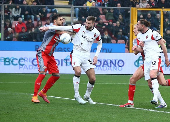 Milan Strahinja PavloviÄ‡ goal 0 -1 during the Serie A soccer match between Cremonese and Milan at the Giovanni Zini in Cremona, north west Italy - Domenica , 1 Marzo 2026. - Soccer .  Copyright: xAlbertoxMariani LaPressex