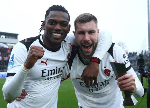 Milan Rafa Leao esultanza. Goal. 0 2 during the Serie A soccer match between Cremonese and Milan at the Giovanni Zini in Cremona, north west Italy - Domenica , 1 Marzo 2026. - Soccer .  Copyright: xAlbertoxMariani LaPressex