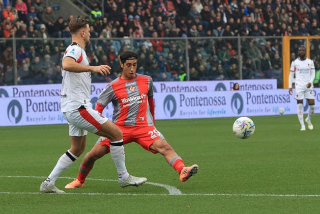 March 1, 2026, Cremona: AC Milan s Niclas Füllkrug battle for the ball with US Cremonese s Youssef Maleh during the italian soccer,Serie A match between US Cremonese vs AC Milan on March 01, 2026 at the Giovanni Zini stadium in Cremona, Italy. ANSA Serie A: Cremonese-Milan  - ZUMAa110 20260301_zaf_a110_148 Copyright: xDavidexCasentinix