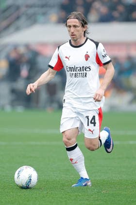 1st March 2026; Stadio Giovanni Zini, Cremona, Lombardy, Italy, Serie A Football, Cremonese versus AC Milan; Luka Modri& x107; of AC Milan runs with the ball  EmanuelexPennacchio Content restricted for UK based newspaper