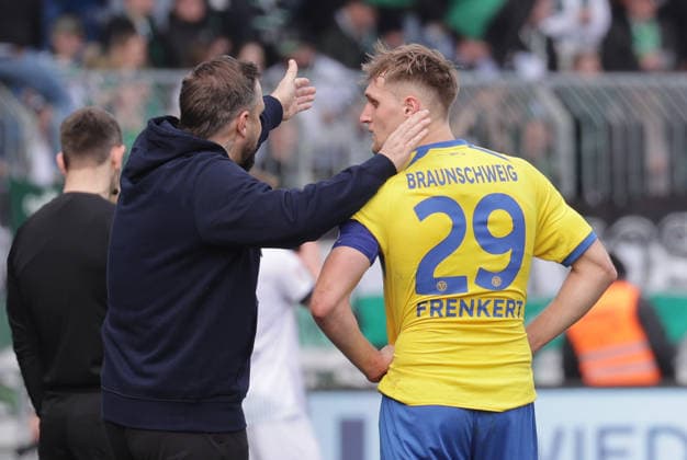 Head coach Heiner Backhaus Eintracht Braunschweig with goal scorer Lukas Frenkert Eintracht Braunschweig Football, Men, Season 2025 2026 2 BL, Eintracht Stadion, Eintracht Braunschweig vs SC Preussen Muenster DFL REGULATIONS PROHIBIT ANY USE OF PHOTOGRAPHS AS IMAGE SEQUENCES AND OR QUASI VIDEO