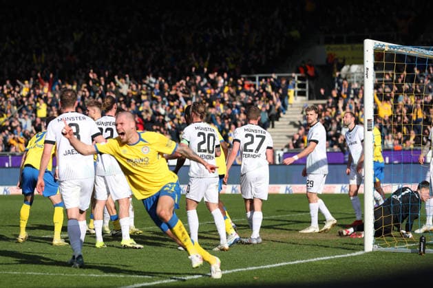 Braunschweig vs Münster, 2 BL Braunschweig, 01 03 2026, Football, Men, 2 BL, Season 2025 2026, Eintracht Braunschweig vs SC Preußen Münster Kevin Ehlers Eintracht Braunschweig cheers after the goal by Lukas Frenkert Eintracht Braunschweig to 1 0 DFL DFB REGULATIONS PROHIBIT ANY USE OF PHOTOGRAPHS as IMAGE SEQUENCES and or QUASI VIDEO Stadion an der Hamburger Straße Niedersachsen Germany