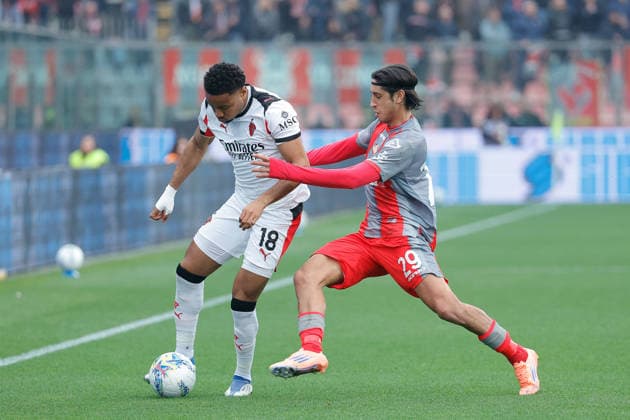 CALCIO - Serie A - US Cremonese vs AC Milan Christopher Nkunku of AC Milan under pressure from Youssef Maleh of US Cremonese during the match of 6th day of the Serie A Championship between US Cremonese vs AC Milan at the Giovanni Zini Stadium on 1 March 2026 in Cremona, CR. Cremona Italy  Copyright: xIPAxSport ABACAx